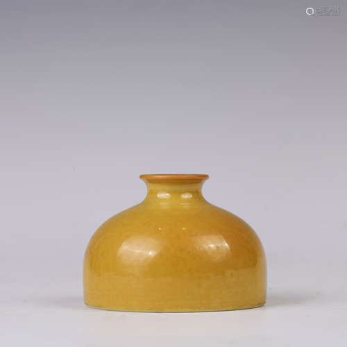 A Yellow Glaze Beehive-Shape Zun