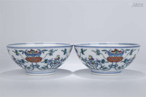 A Set of Contrasting Color Porcelain Bowls.