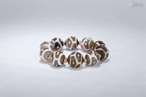 A Bracelet of Agate Beads.