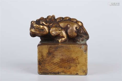 A Gilt Copper Beast-Knob Seal.