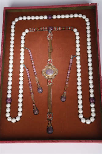 A String of Pearl Court Beads.