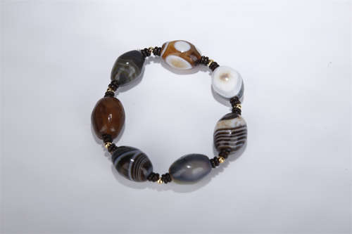 A Bracelet of Sardonyx Beads.