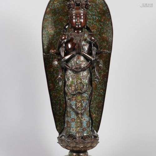 JAPON Statue d'Avalokitesvara en bronze et émaux champlevés,...