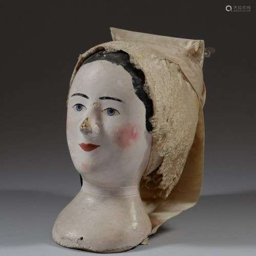 Marotte de coiffure en carton cuit polychrome. Avec coiffe r...