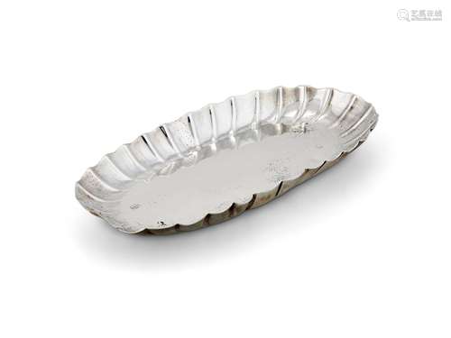 A GEORGE I SILVER OVAL FLUTED SPOON TRAY