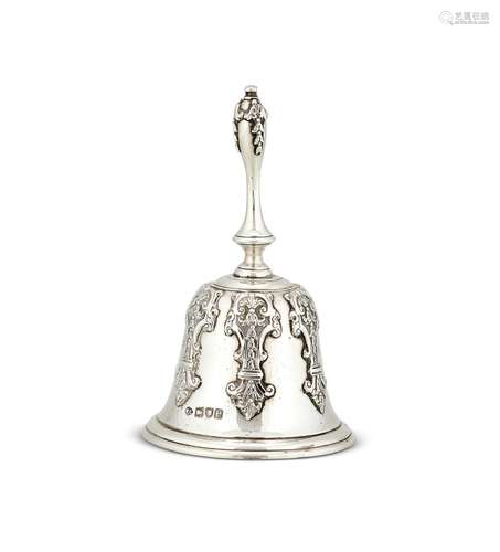 A LATE VICTORIAN SILVER HAND BELL BY WILLIAM COMYNS & SO...