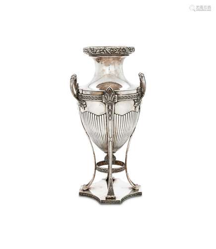 A CONTINENTAL SILVER COLOURED VASE CENTREPIECE