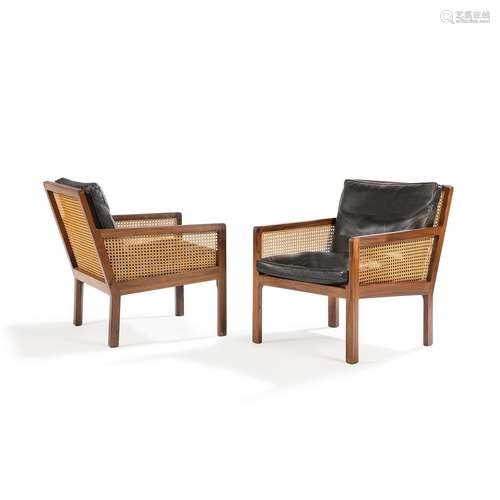 ~ BERNDT PETERSON (1920-1982) Paire de fauteuils bas en pali...