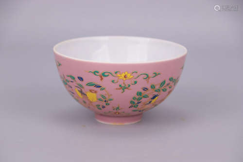 粉彩雕瓷碗