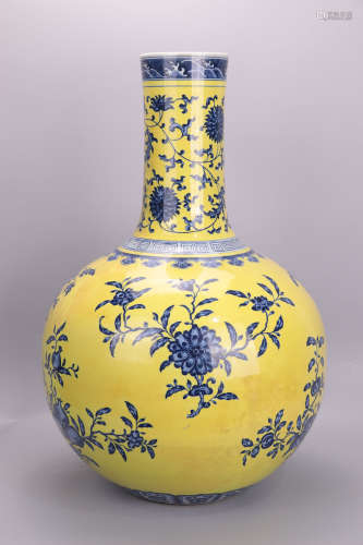 瓷黄釉天球瓶