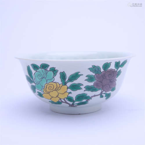 A Sancai Glaze Incised Floral Bowl