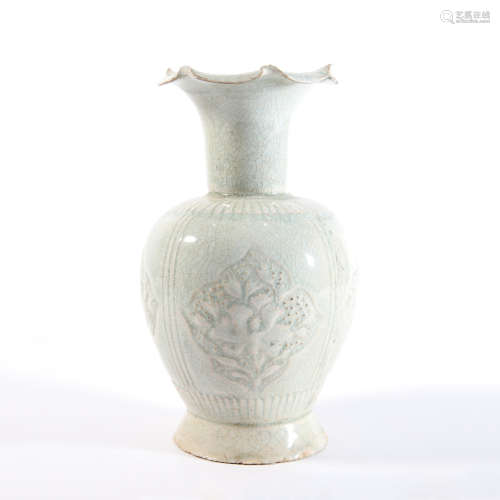 A Misty-Blue Glaze Foliate-Edge Vase