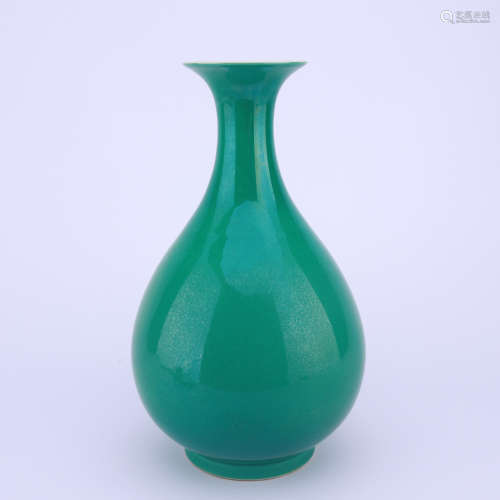 A Green Enamel Pear-Shape Vase