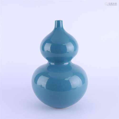 A Blue Glaze Double-Gourds Shape Vase