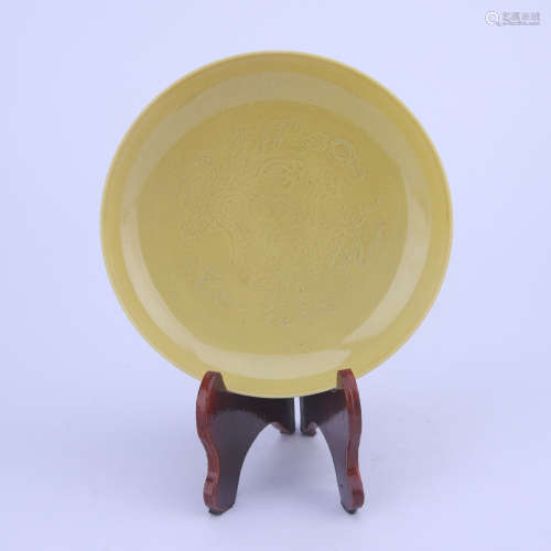 An Incised Yellow Glaze Dragon Plate