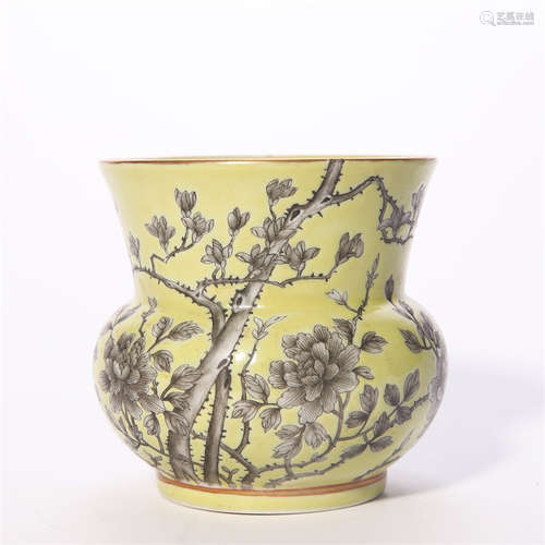 A Grisaille and Yellow Ground Zhadou Vessel