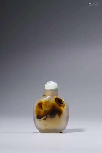 Qianlong Period of the Qing Dynasty: Agate Snuff Bottle