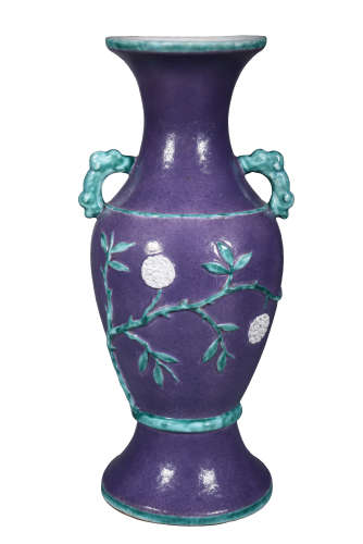 清晚期 紫地堆塑折枝花卉纹双龙耳瓶