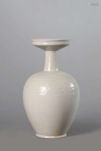 An Incised Ding Ware Flower Dish-Top Vase