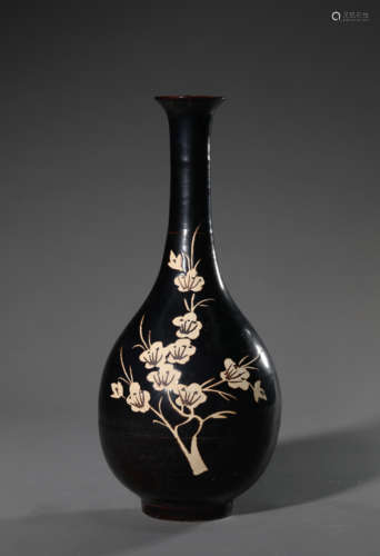 A Jizhou Kiln Plum Blossom Bottle Vase