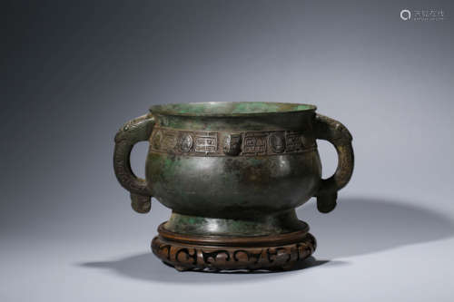 A Bronze Ritual Gui Vessel