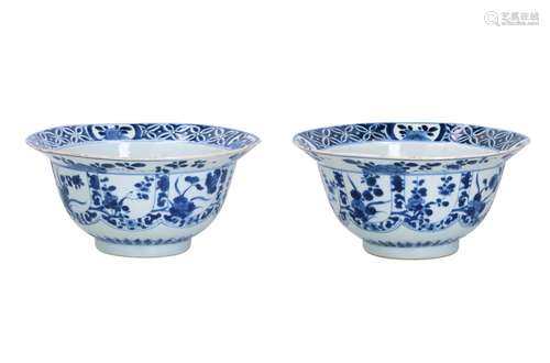 A pair of blue and white porcelain 'klapmuts' bowl...