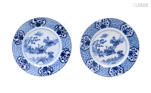 A pair of blue and white porcelain dishes, decorated with fl...