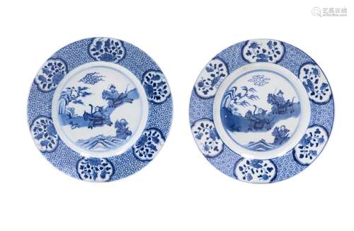 A pair of blue and white porcelain dishes, decorated with fl...