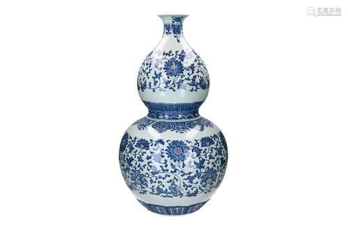 A double gourd shaped blue and white porcelain vase, decorat...