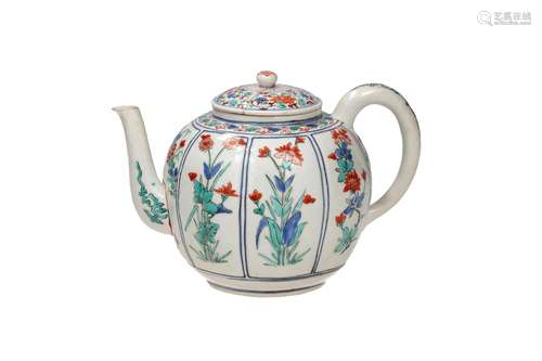 A Kakiemon porcelain teapot, decorated with flowers. Unmarke...