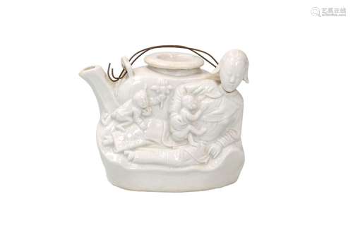 A blanc de Chine teapot with relief decor depicting a lady n...