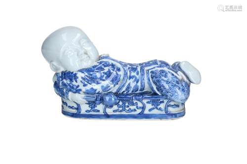 A blue and white porcelain 'sleeping boy' pillow, ...