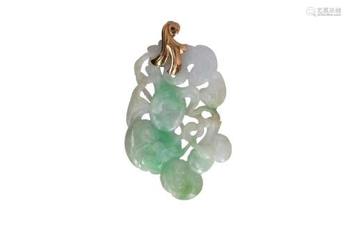 A carved jade pendant with 14-kt golden mounting. China, 19t...