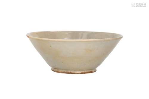 A Yaozhou bowl. Unmarked. China, Northern Song. H. 7 cm. Dia...