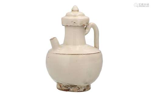 A Cizhou type stoneware lidded ewer with a white slip under ...