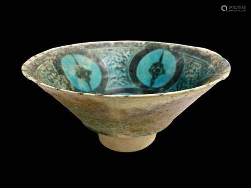 12th Century Turquoise Syrian Raqqa Footed Bowl