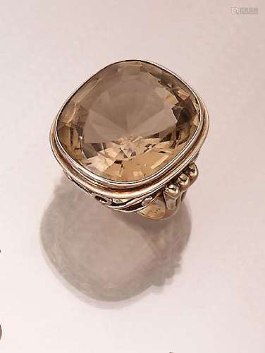 8 kt gold ring with smoky quartz