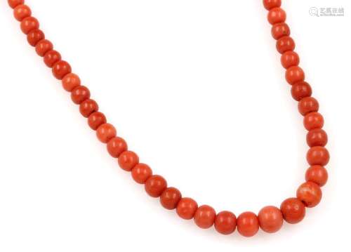 Extra-long necklace made of corals
