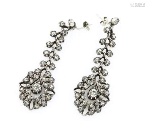 Pair of earrings with glassstones