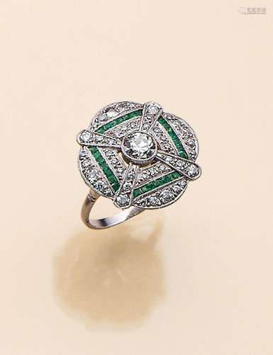 18 kt gold Art-Deco ring with emeralds and diamonds