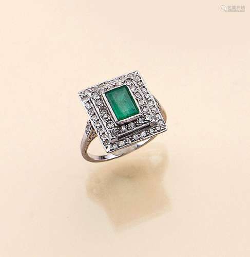 14 kt gold ring with emerald and diamonds, approx. 1930s