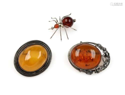 Lot 3 brooches with amber