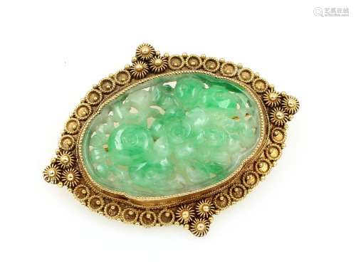 14 kt gold brooch with jade, approx. 1870s