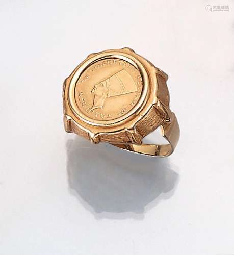 14 kt gold ring with gold medal