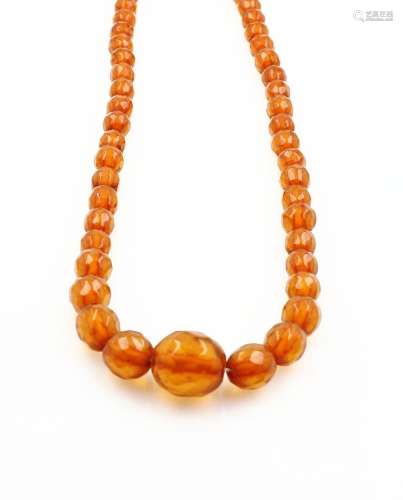 Necklace with amber