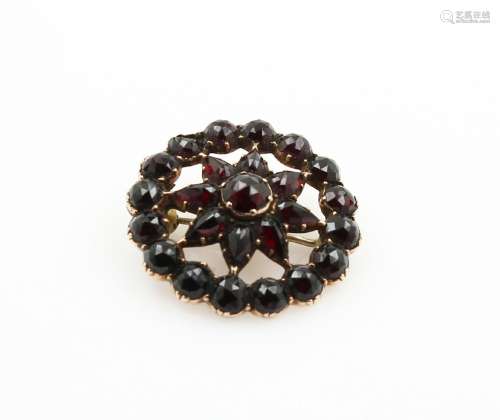 Brooch with garnets