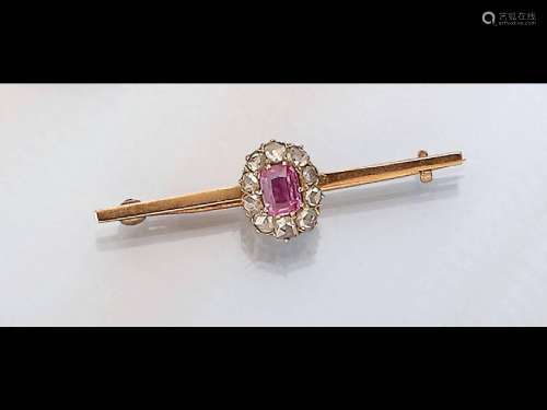 14 kt gold brooch with ruby and diamonds