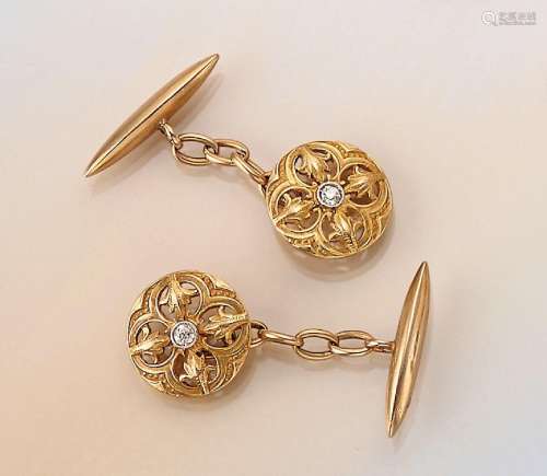 Pair of 18 kt gold cufflinks with diamonds