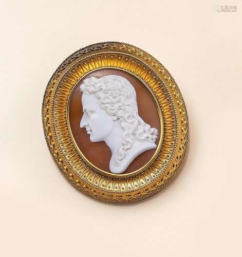 18 kt gold pendant/brooch with shell cameo, Southern Germany...