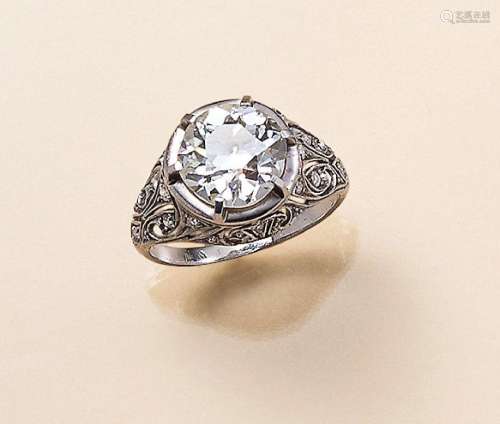 Platinum Art-Deco ring with diamonds